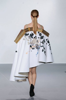 Новая коллекция Viktor & Rolf  и их платья из картин