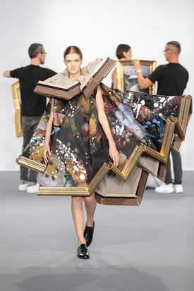 Новая коллекция Viktor & Rolf  и их платья из картин