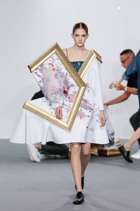 Новая коллекция Viktor & Rolf  и их платья из картин