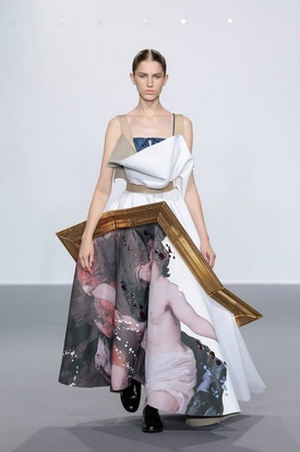 Новая коллекция Viktor & Rolf  и их платья из картин