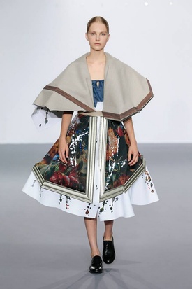 Новая коллекция Viktor & Rolf  и их платья из картин