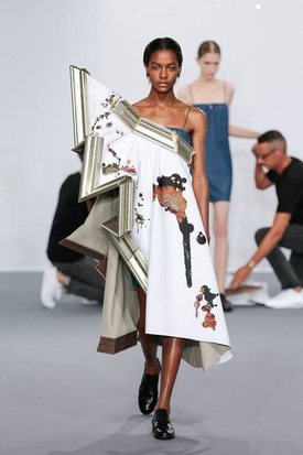 Новая коллекция Viktor & Rolf  и их платья из картин